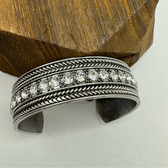 Silver cuff bracelet with rope texture and sparkling clear rhinestones - Picture 7 of 8